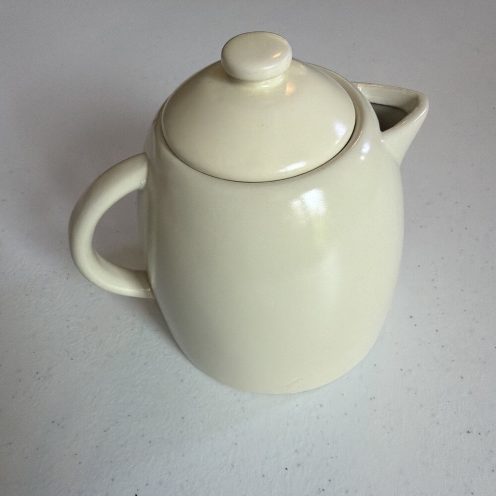2011 Starbucks Coffee Beige Teapot 25 oz Microwave Dishwasher Excellent Gift